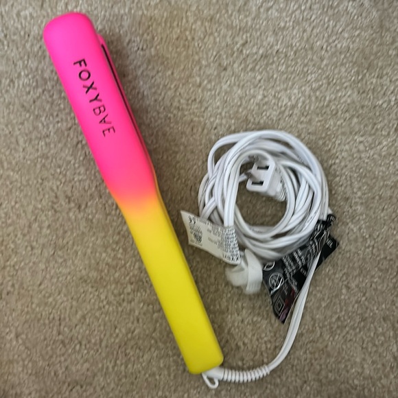FOXYBAE HAIR STRAIGHTENER - Picture 1 of 4